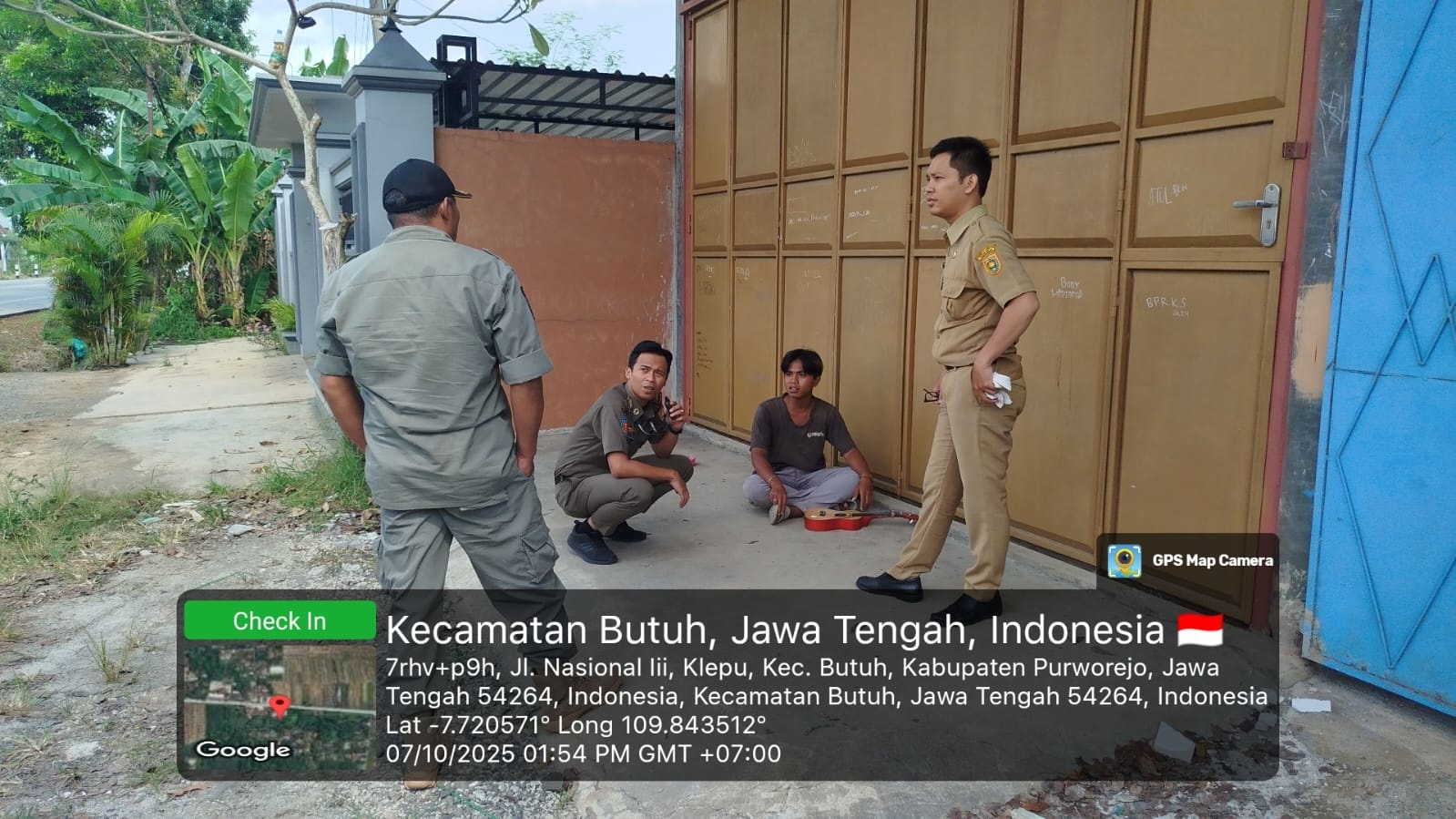 Tim Patroli Satpol PP Menidaklanjuti Aduan Masyarakat Terkait  adanya pengamen di pertigaan lampu merah Klepu Kec Butuh