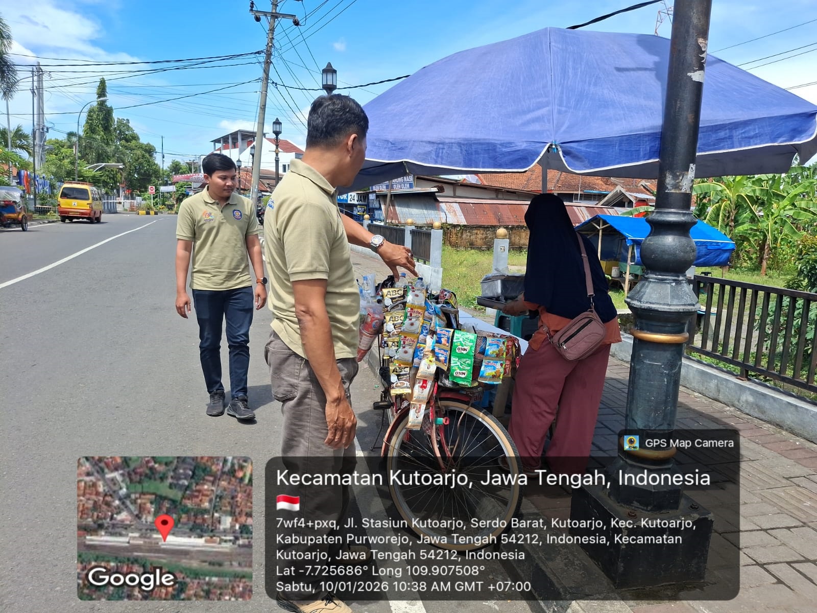 Tim Patroli Satpol PP Melakukan Pembinaan Pedangan yg berdangang di Trotoar di depan Stasiun Kutoarjo