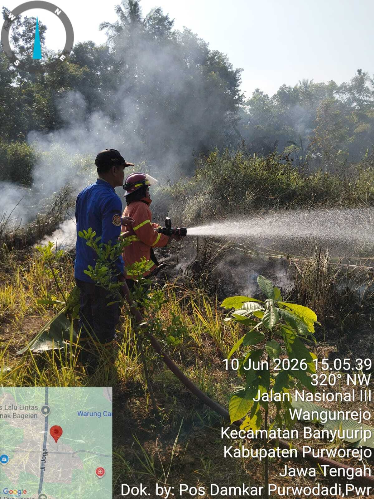 POS DAMKAR PURWODADI PADAMKAN KEBAKARAN LAHAN DI WANGUNREJO