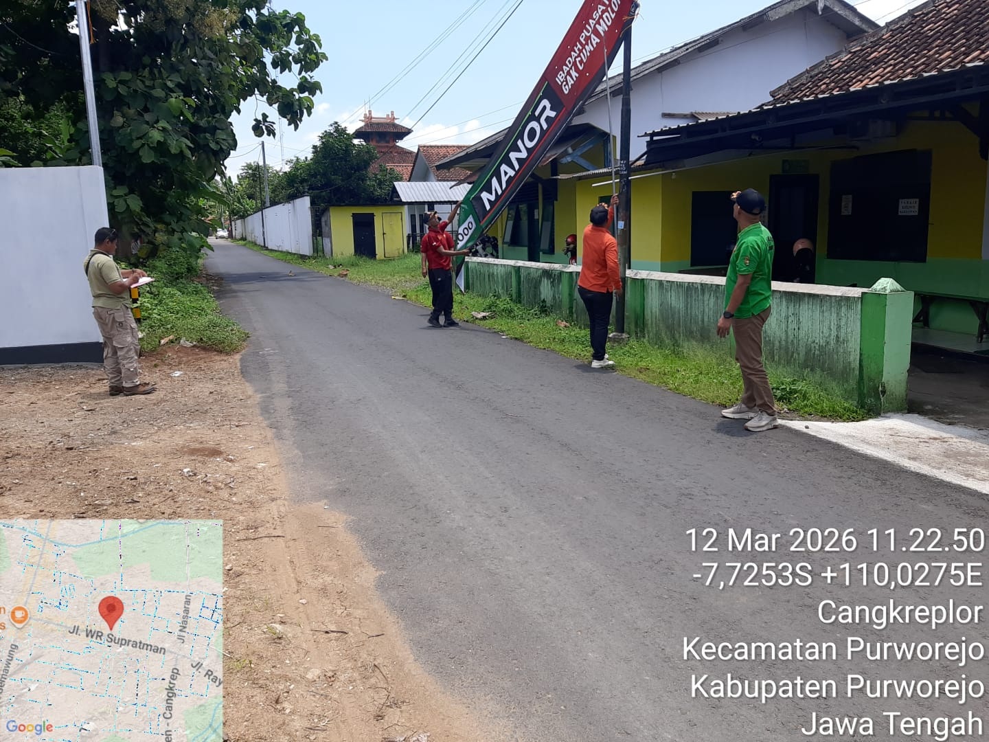 SATPOL PP KABUPATEN PURWOREJO MELAKSANAKAN PENERTIBAN REKLAME 